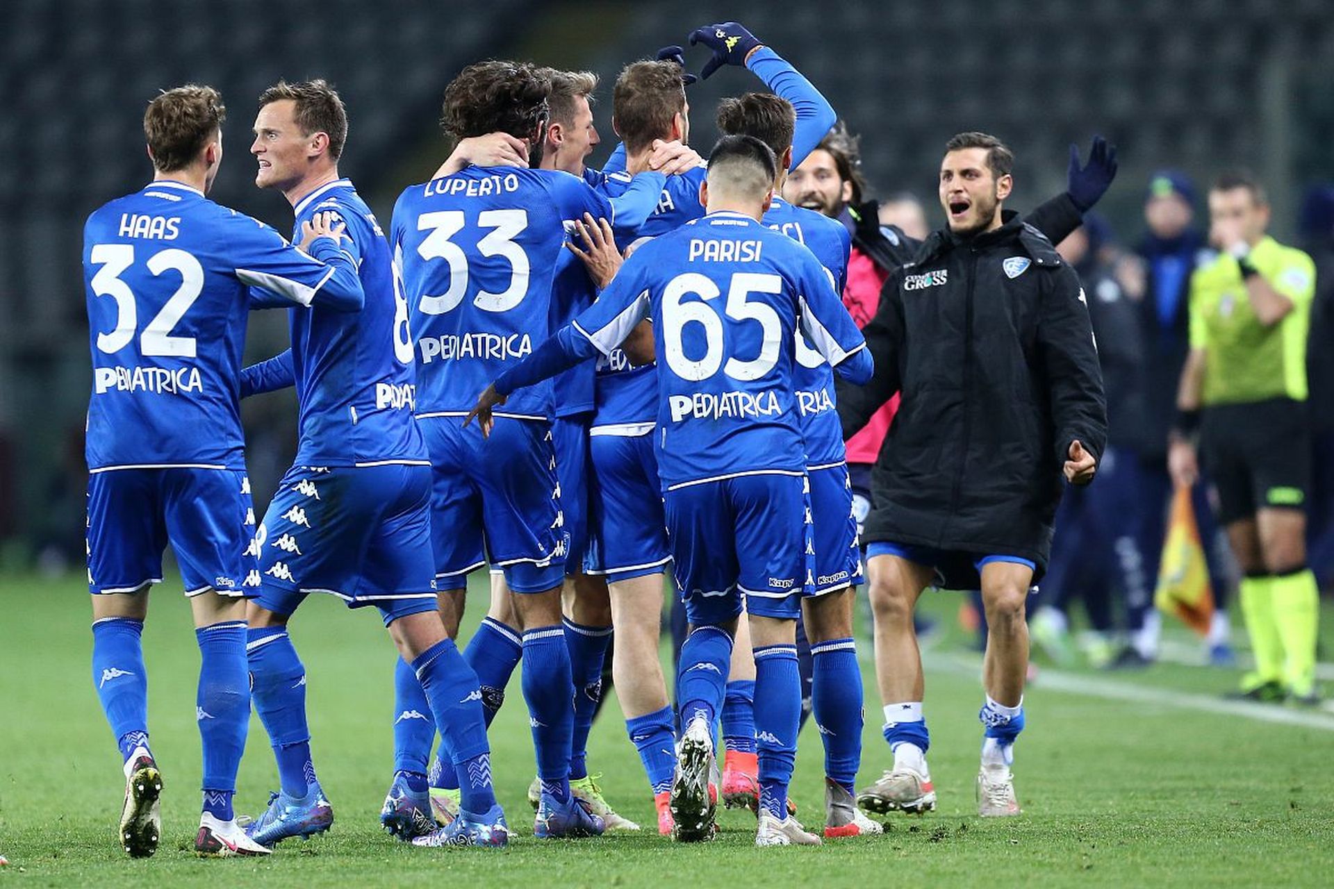 足球市场趋 足球市场趋